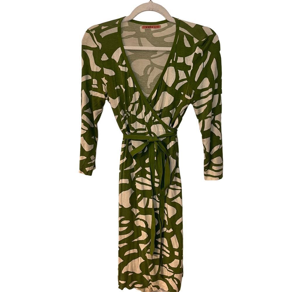 Velvet by Graham and Spencer White & Green Midi Wrap Dress Size Small